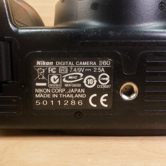 Nikon D60 10.2MP Digital SLR Camera w/ Nikkor 18-55mm f/3.5-5.6G AF-S Lens - Picture 9 of 10